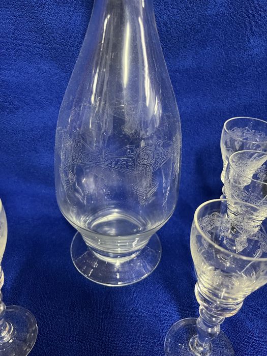 Garrafa licoreira lapidada