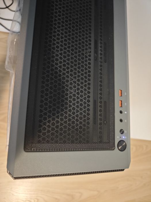 Prawie Nowy komputer stacjonarny Gaming , RX 5700, aorus , ryzen 5