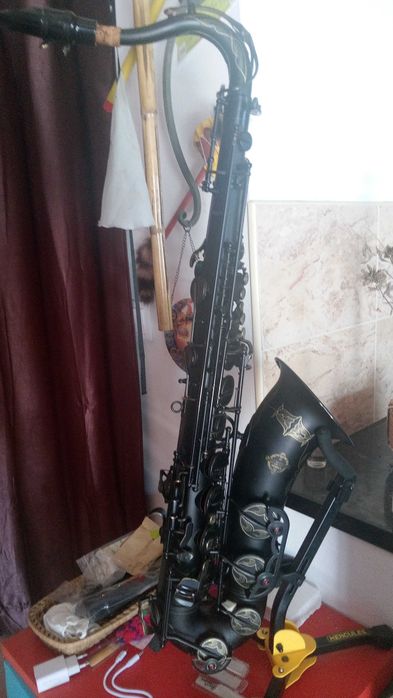 Saxofone Tenor Suzuki