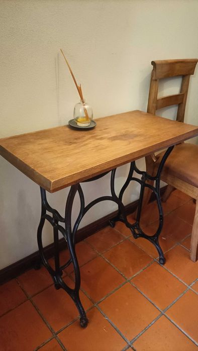 Mesa com pernas máquina costura