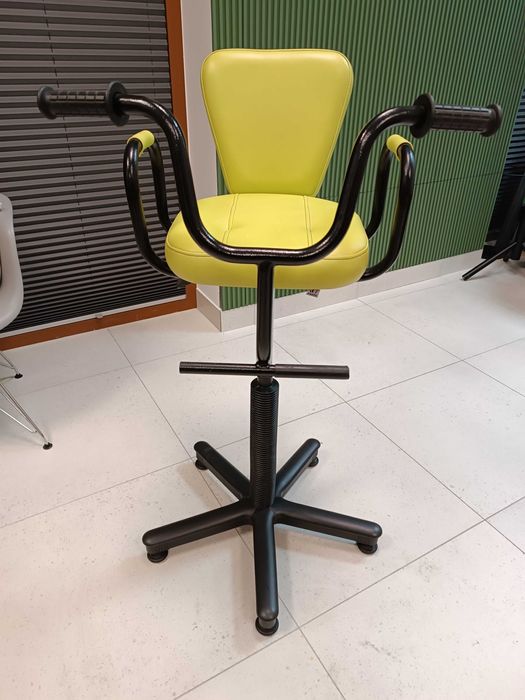 Fotel fryzjerski dziecięcy