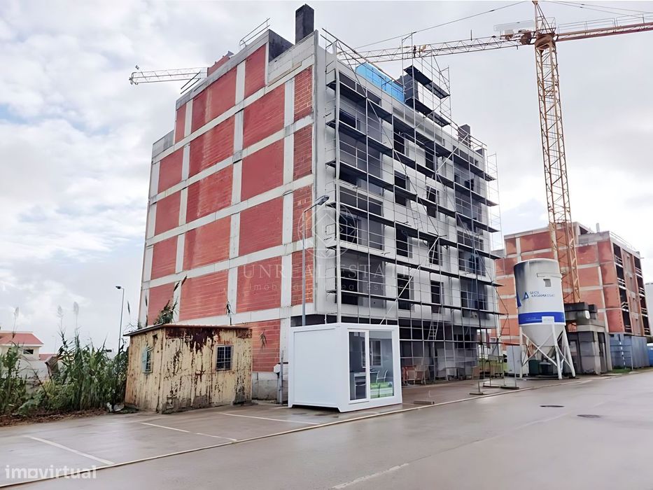Apartamento T3, localizado no rés-do-chão de edifício com elevador, lo — Montijo E Afonsoeiro, Setúbal