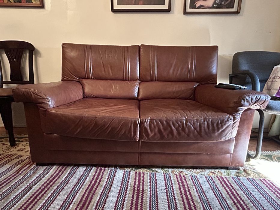 2 Sofás Castanhos