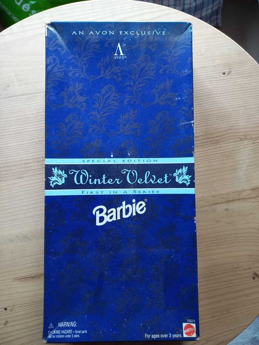 Barbie Winter Velvet Avon 1995