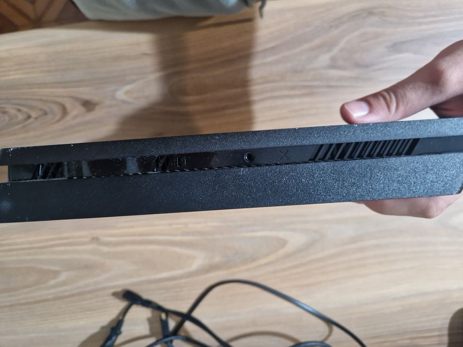 Ps4 slim 500gb com comando e cabos