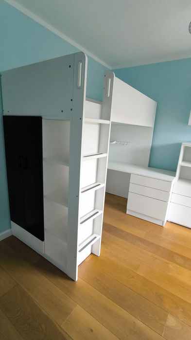 Zestaw mebli IKEA Smastad, antresola, biurko, szafa