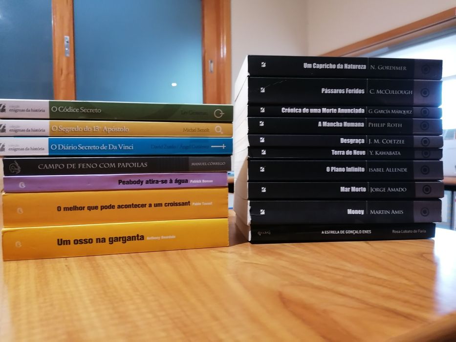 Livros variados em excelente estado.