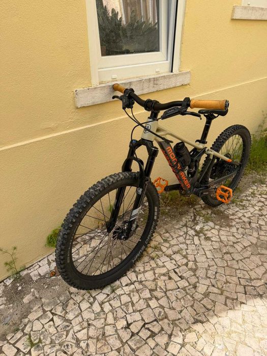 Mondraker Factor 24 BTT Infantil com Dupla Suspensão (2024)