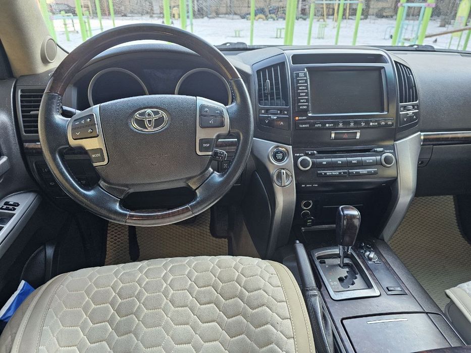 Toyota Land Cruiser 200
