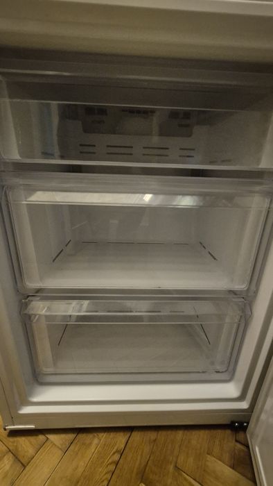 Lodówka z zamrażalnikiem dolnym SAMSUNG GRAND - 390 litrów.