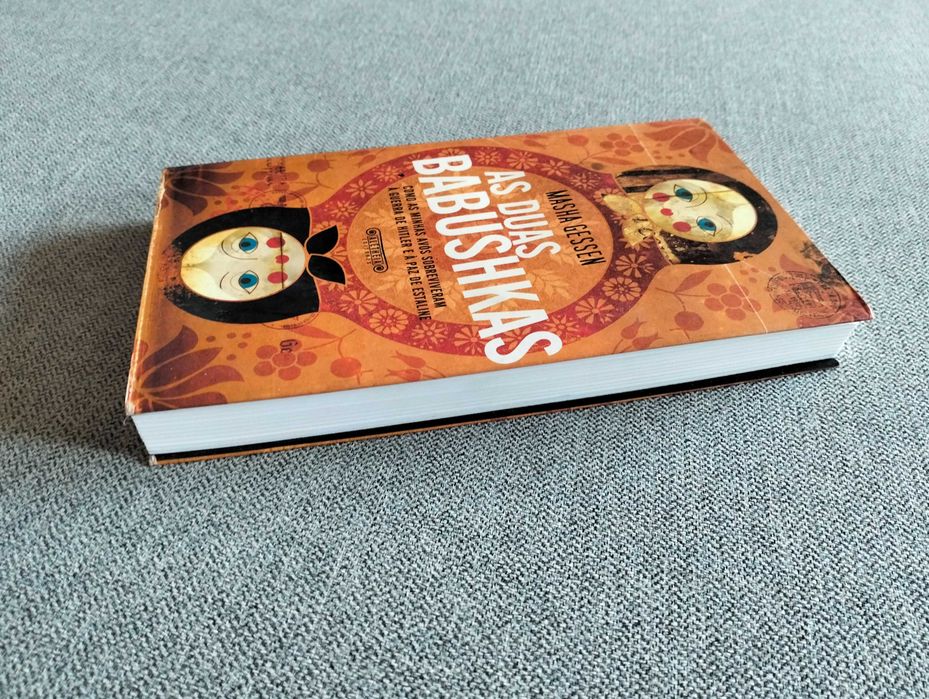 Livro "As duas Babushkas" de Masha Gessen