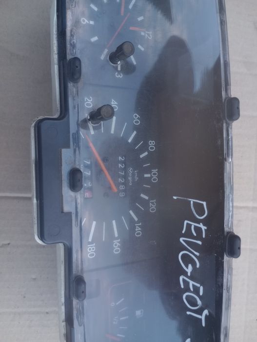 Peugeot 205 benzyna  licznik zegar zegary