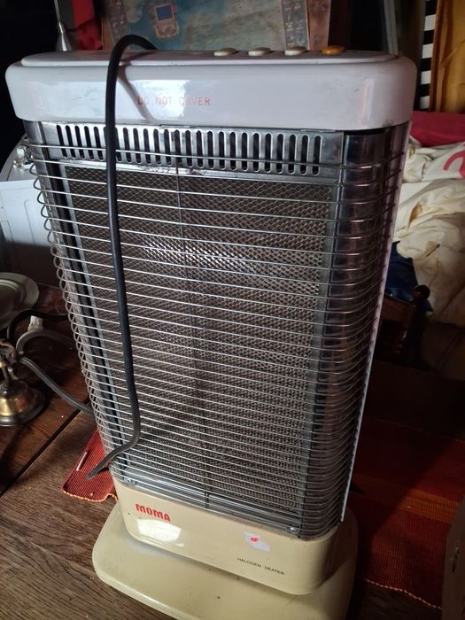 Grzejnik elektryczny halogen.