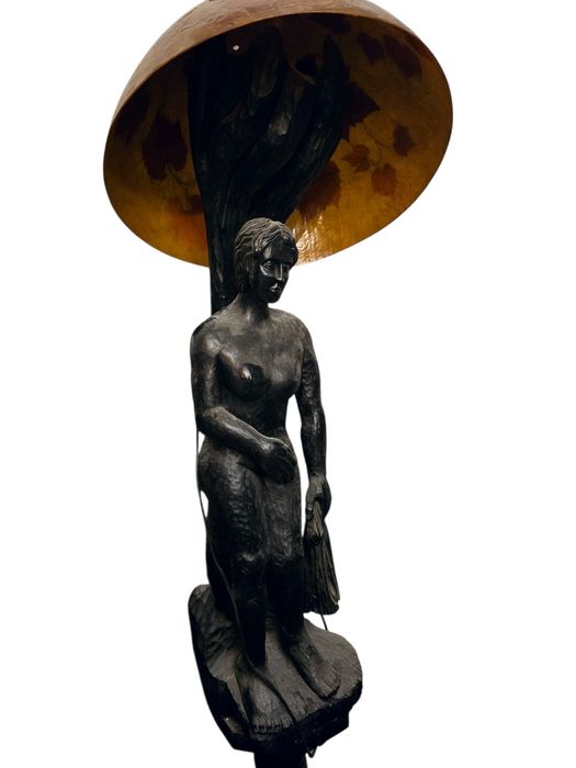 lampa stojąca, drewniana rzeźba kobieta antyk