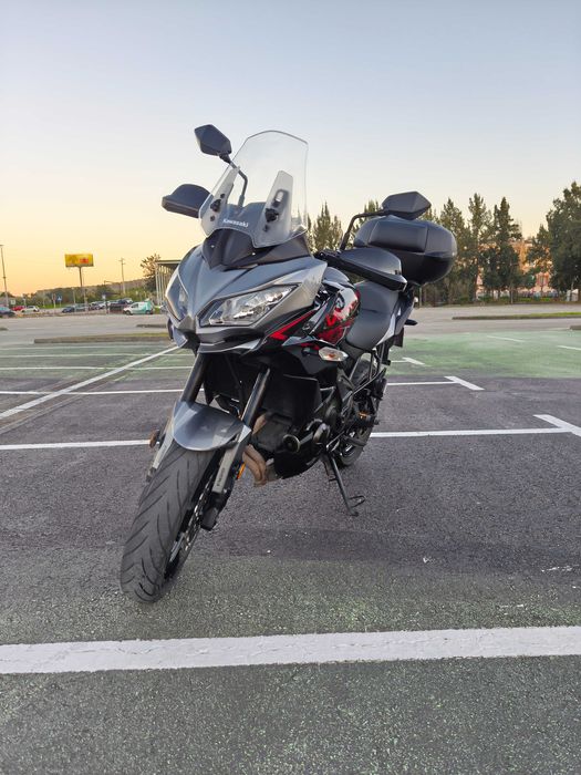 Kawasaki Versys 650 com Top Case Shad SH47