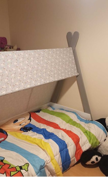 Cama de criança em forma de tenda de índio