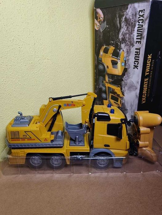 Camião Escavadora Telecomandado 1:24 R/C com Luzes – Novo na Caixa