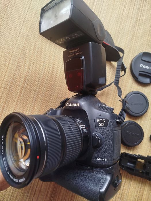 Canon 5D mk III punho 24-105mm STM flash