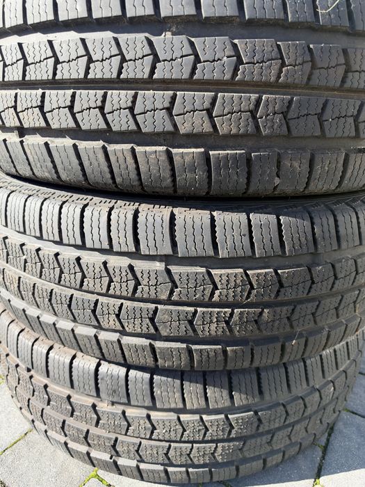4 opony zimowe Nexen 225/75/16C – stan idealny!