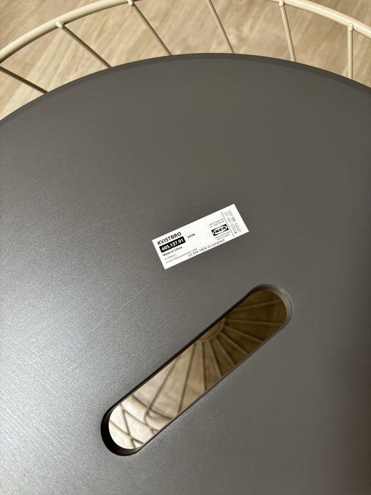 Mesa de apoio com arrumação, modelo KVISTBRO da IKEA