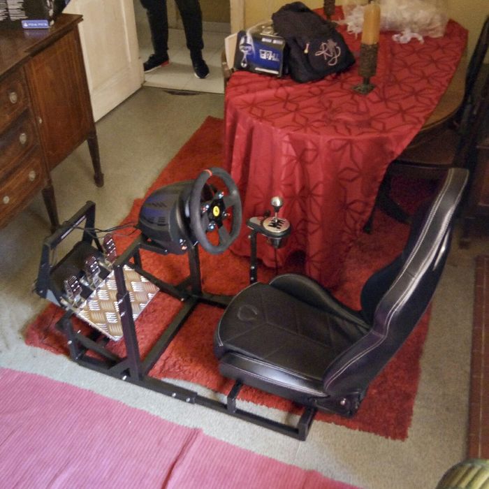 Estrutura para simuladores com baquet regulável