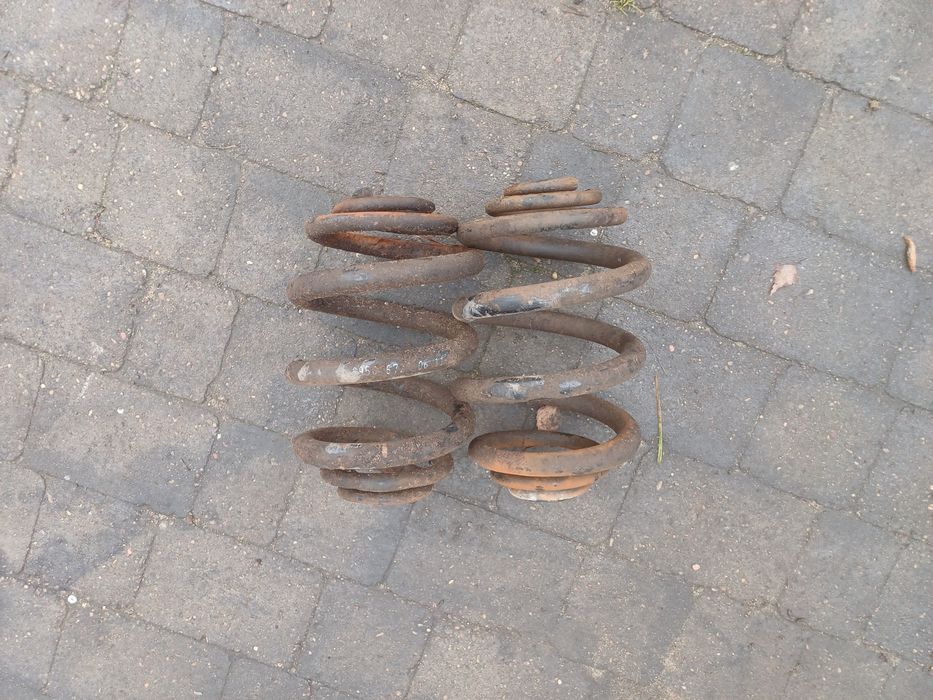 Vw T4 Sprężyny Tył Tylnego Zawieszenia Sprężyna Tylna Transporter