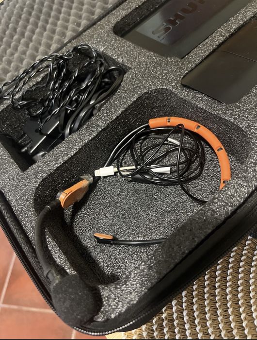 Headset Shure em bom estado .