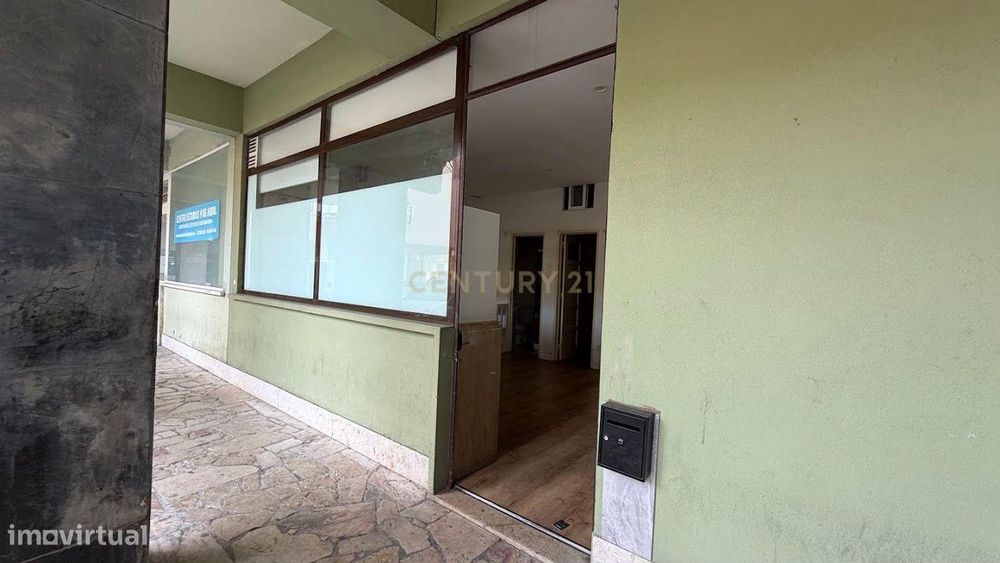Shop with Display Window in Queluz