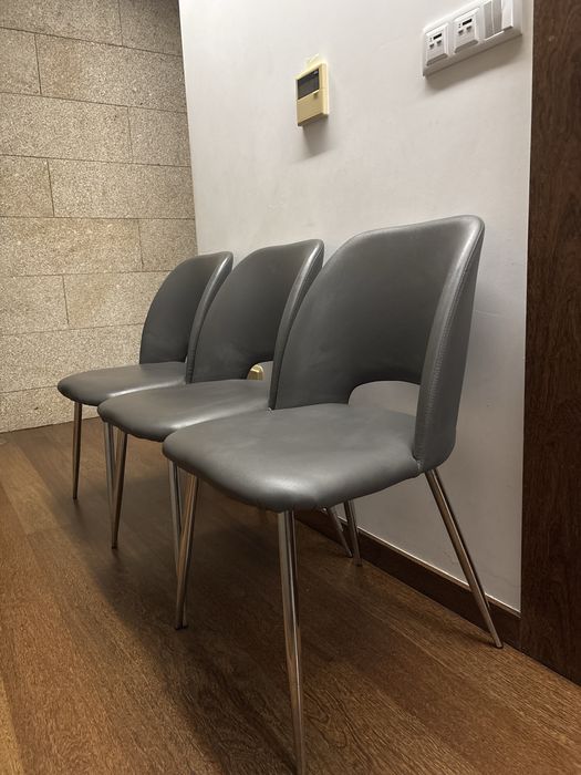 Cadeiras de sala de jantar estufadas - modernas