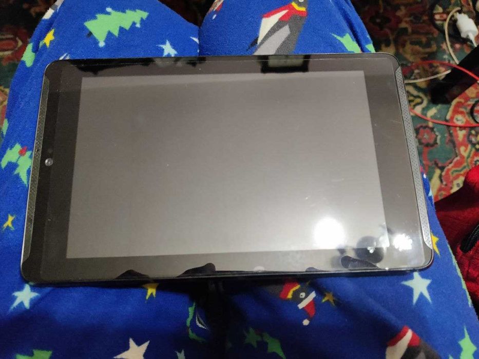 Планшет на деталі ASUS (старенький)