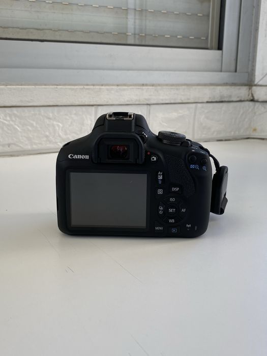 Canon 2000d com 2 lentes