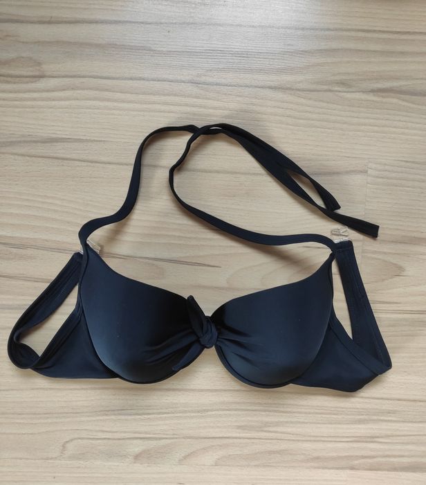 Czarny biustonosz góra od bikini 44C/B
