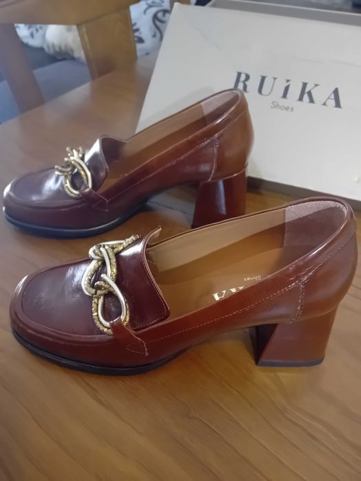 Sapatos Castanhos da Ruika