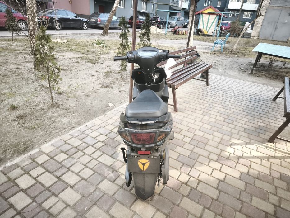 Yadea luna електросамокат