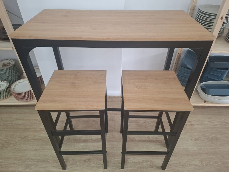 Mesa bar com 2 bancos