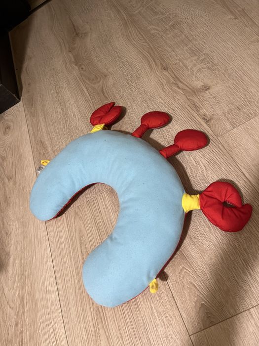 Подголовник на шею игрушка краб