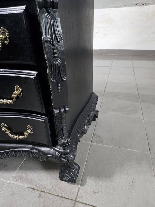 Cómoda antiga em bom estado geral