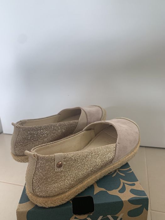 Alpercatas roxy douradas