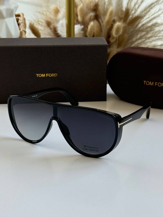 Сонцезахисні окуляри . Хамелеони . Tom Ford