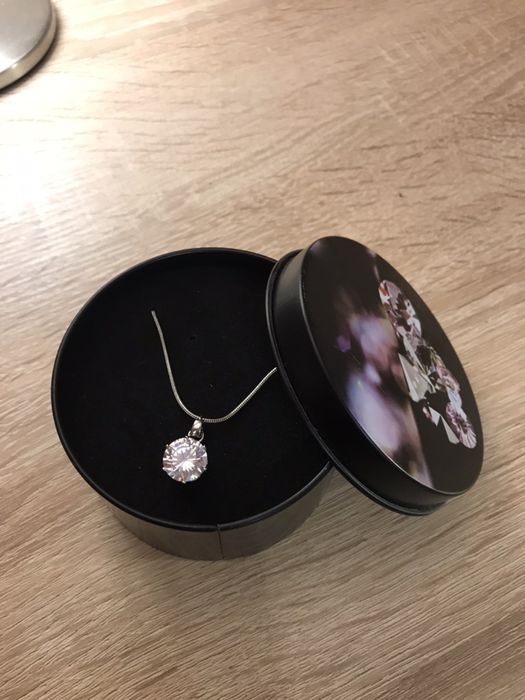 Srebrny naszyjnik z diamencikiem Nowy Idealny na prezent