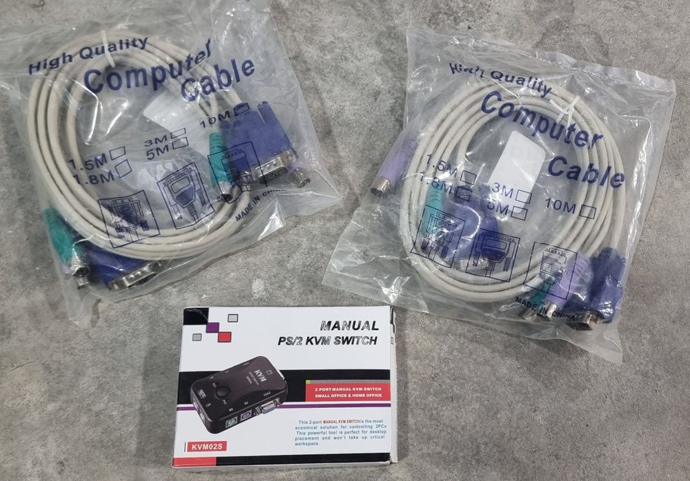 KVM Switch with PS2 Cables64752024651138120