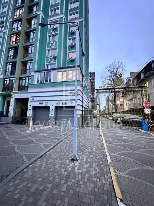 Продаж паркомісця в підземному паркінгу ЖК Версаль