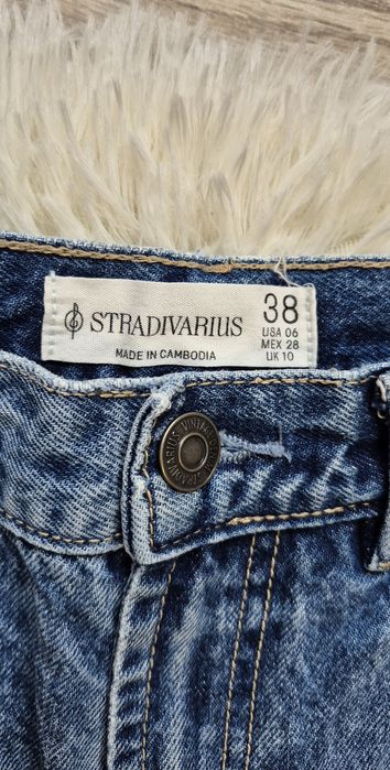Stradivarius jeansy z przetarciami prosty fason M /38