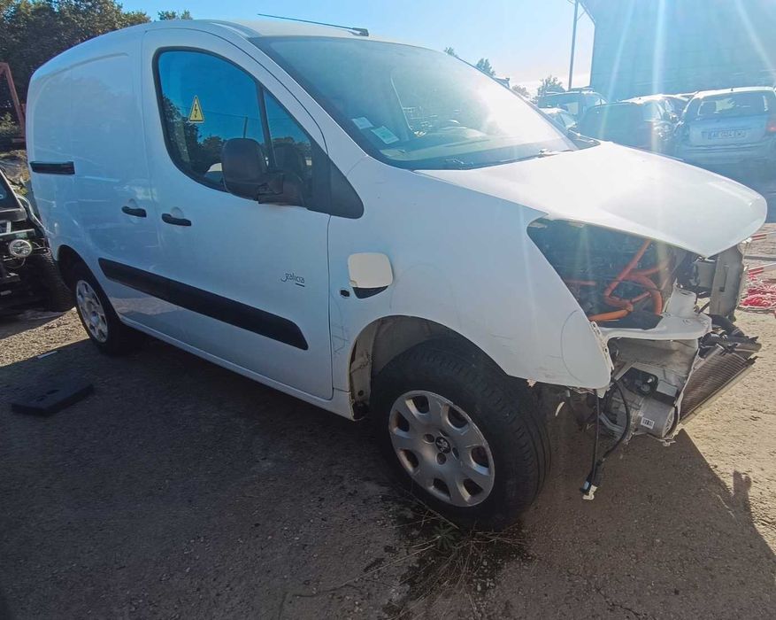 Citroen Berlingo electrica acidentada