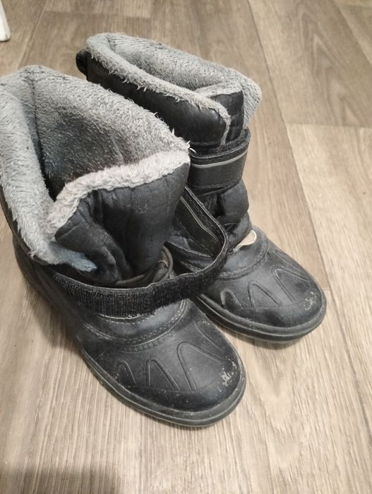 Подарую черевики зимові 32