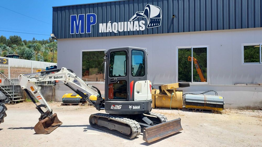 Mini escavadora Bobcat E26