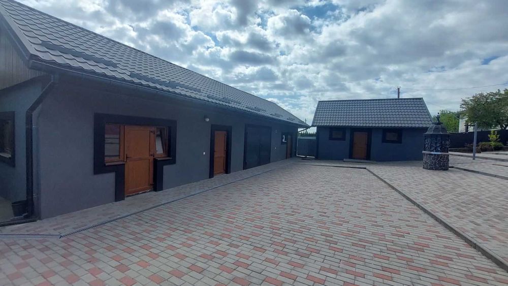 Продається гарний доглянутий будинок в с.Конюшки