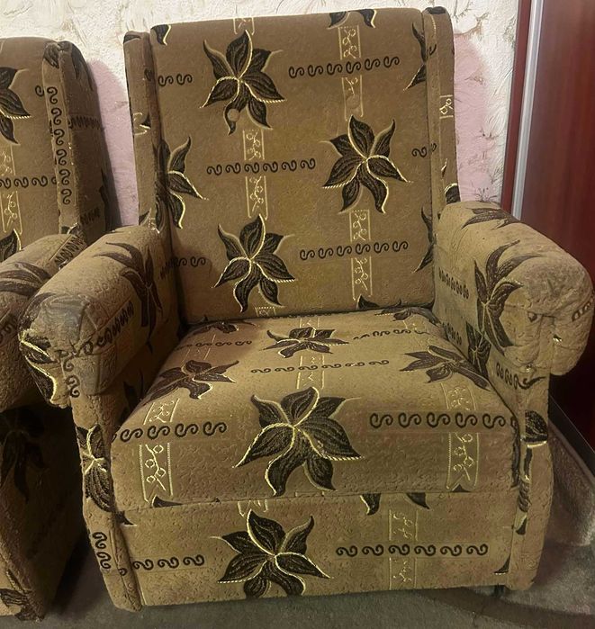 Продам крісла велюрові задовільного стану