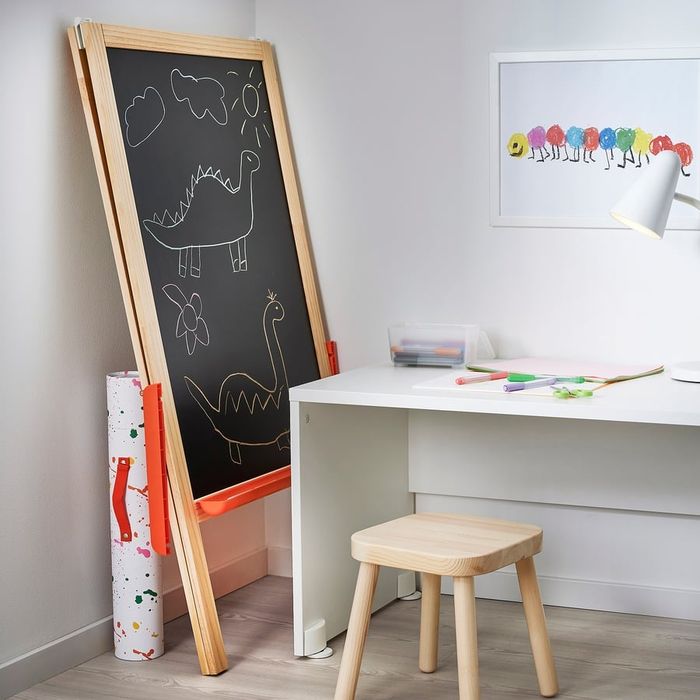 Cavalete Infantil IKEA MÅLA com Quadro Branco e Quadro de Giz + Extras