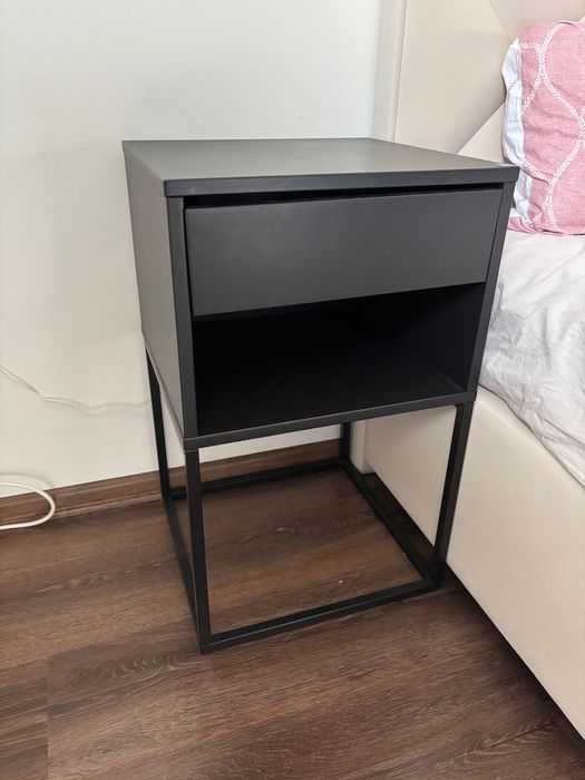 Stolik nocny Ikea Vikhammer 39x40 czarny
